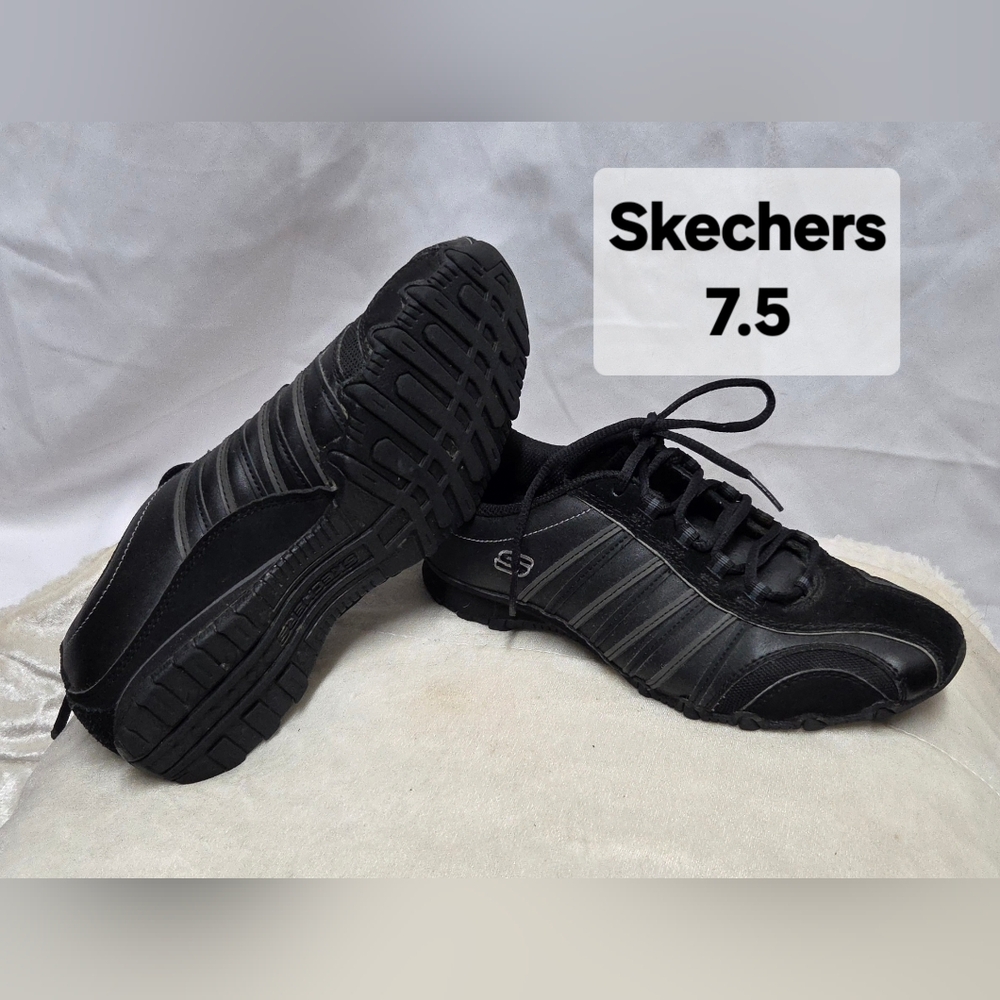 Skechers Womens  Black Lace-Up Sneakers
